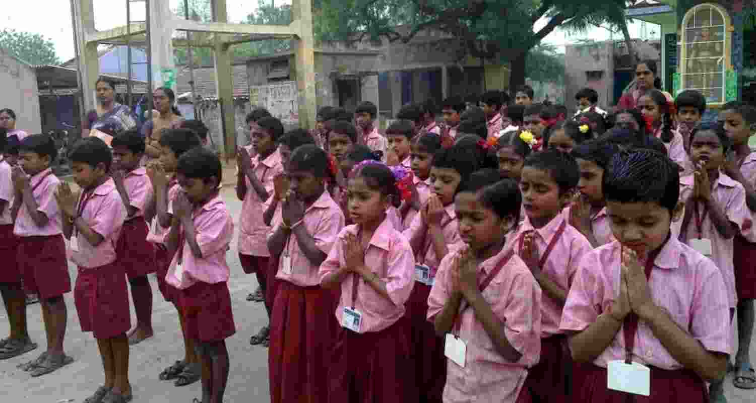 Bengal schools' student to sing state song with national anthem