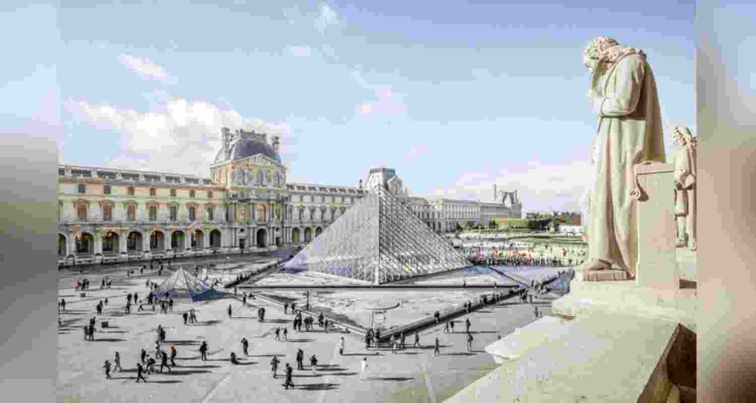 Louvre welcomes visitors days after major jewel theft.