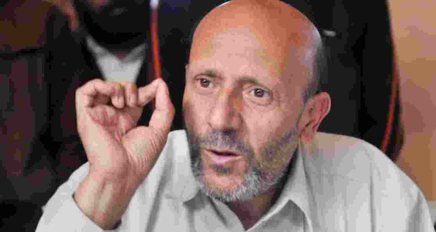 Mirwaiz condemns, Er Rashid on hunger strike against Delhi blast