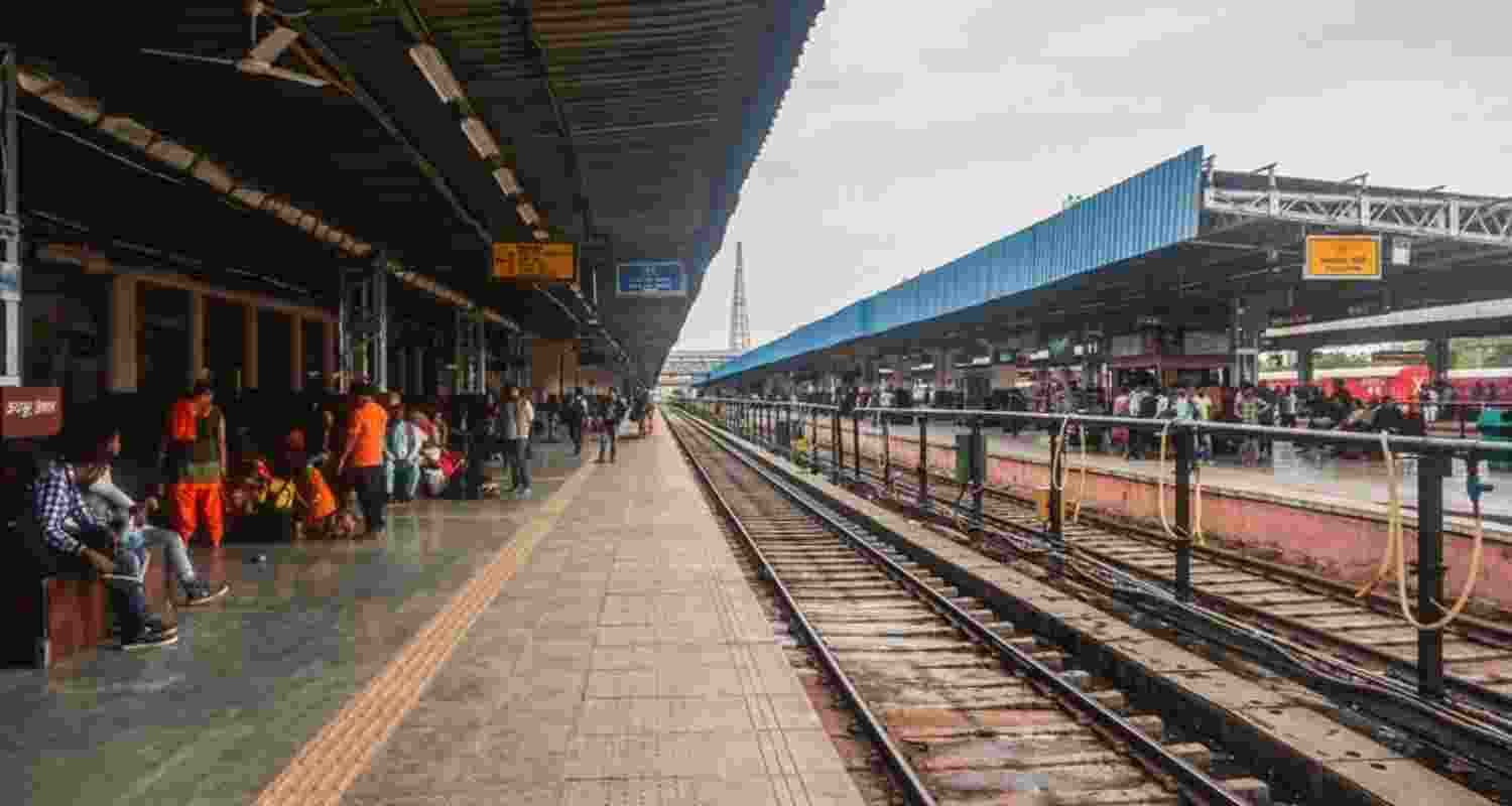 Jammu Rly station on alert, Rs 5L reward for info on terrorists Jammu Rly station on alert, Rs 5L reward for info on terrorists