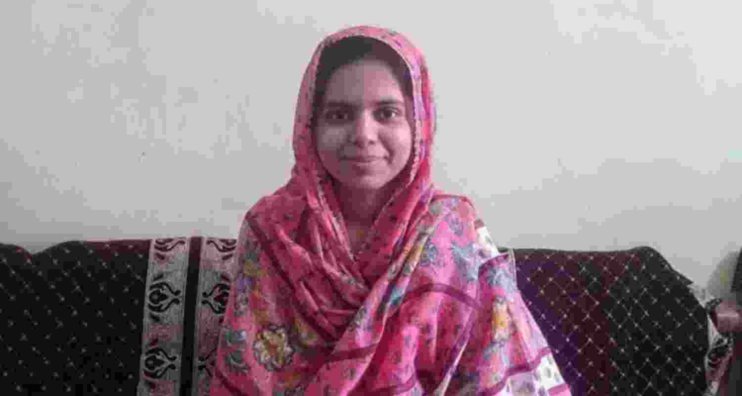 Auto driver’s daughter becomes Maha’s first Muslim IAS