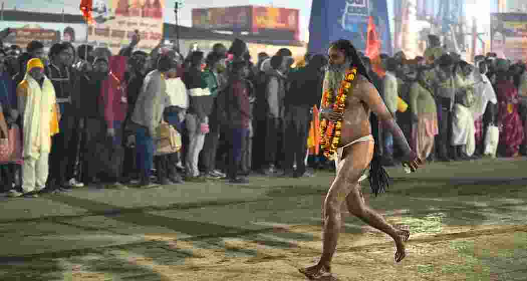  A sadhu is seen returning without doing snan (holy dip) after a stampede during the ongoing 'Maha Kumbh Mela' festival, in Prayagraj, Wednesday, Jan. 29, 2025.