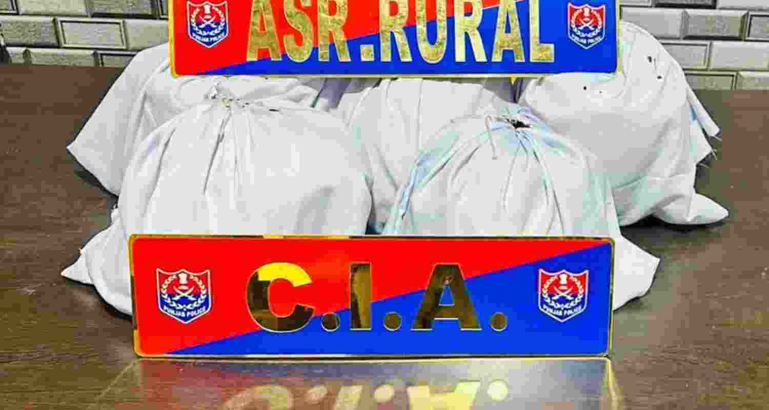 Heroin seized in Punjab village, manhunt for smuggler on