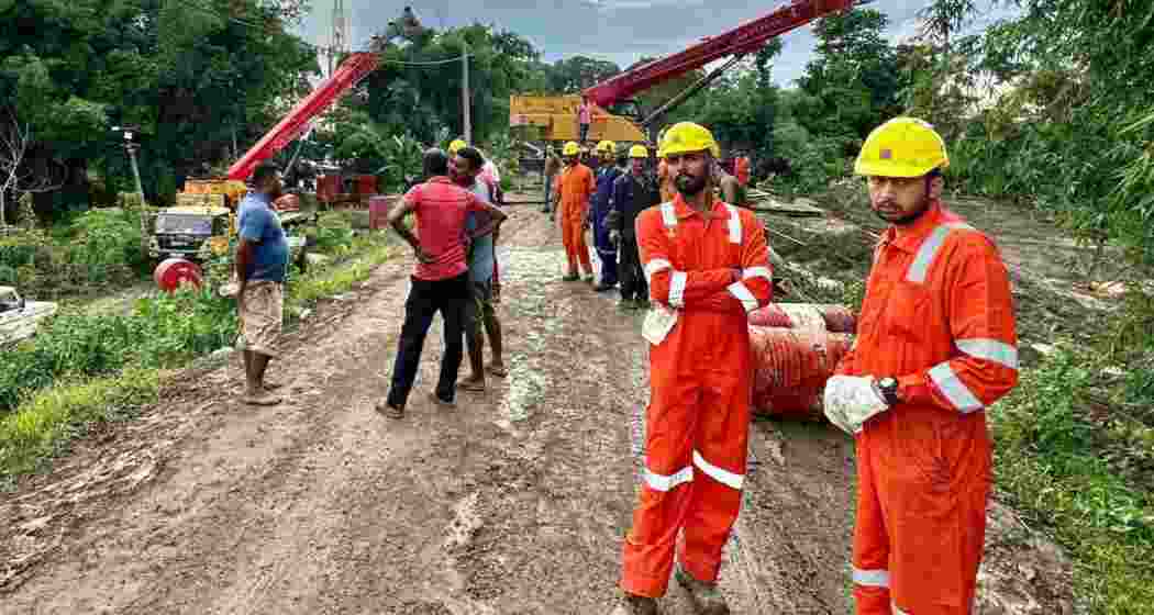 Gas continues to escape from ONGC’s Rudrasagar oil well in Sivasagar, where emergency crews and foreign experts race to contain the blowout that has displaced over 330 families.