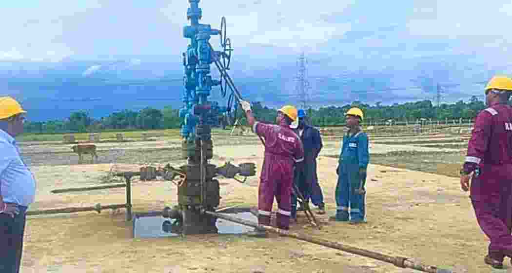 Oil exploration underway at the Namrup Borhat-1 well in Assam’s Dibrugarh district, where the state now holds a direct stake in production. (Image: X/Himanta Biswa Sarma)