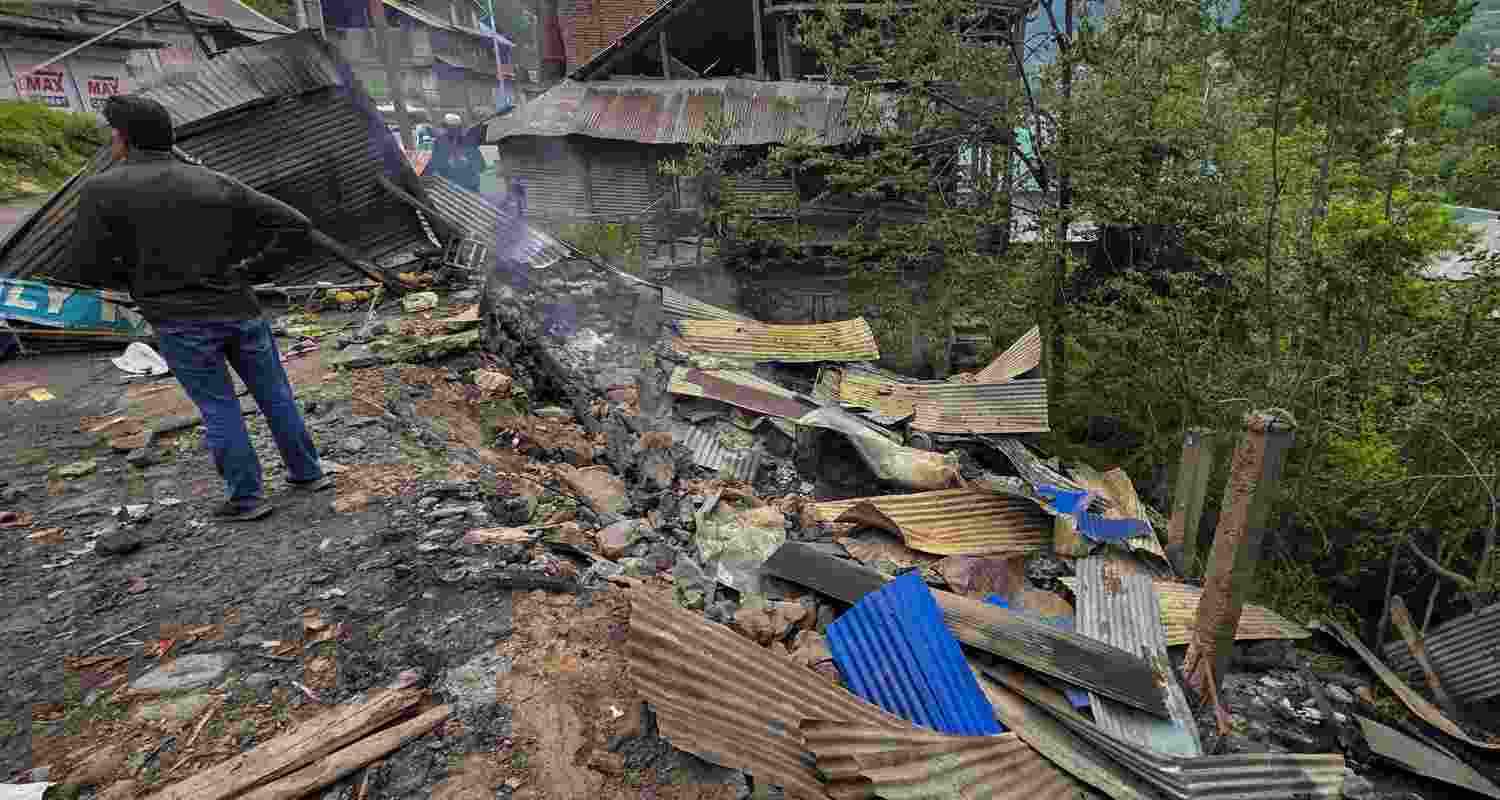 Pakistani troops shell areas near LoC, woman killed