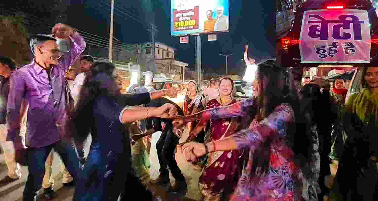 Chhattisgarh family celebrates birth of baby girl with grand procession in Makeshwar Ward, sending a strong message on valuing daughters.