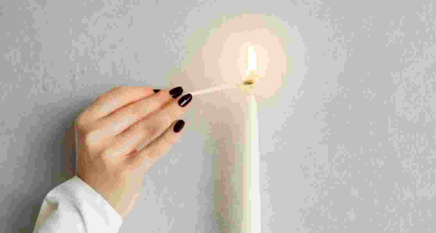 Cosy, but toxic: The truth about candle smoke