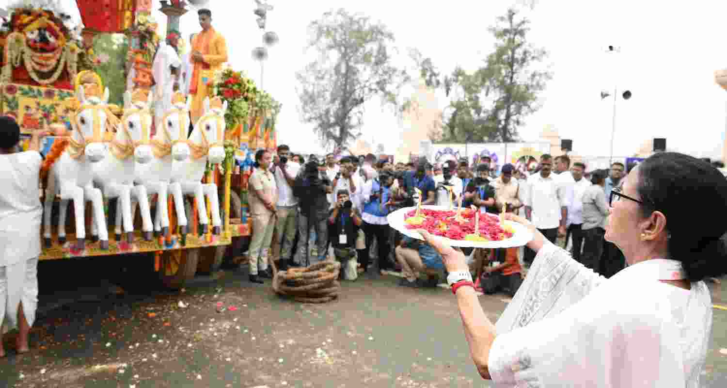 Mamata inaugurates maiden Rath Yatra in Digha on Friday