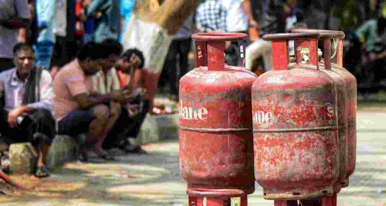 Commercial LPG surges ₹195.5, mini cylinders by ₹51