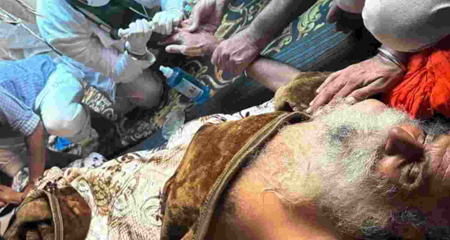 Farmer leader Jagjit Singh Dallewal faints on 24th day of fast. 