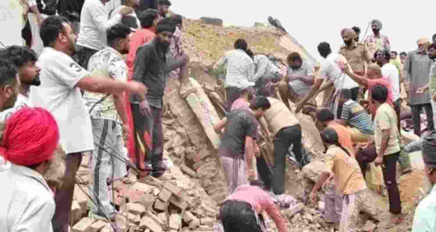 Local residents informed reporters that the property had suffered previous structural damage, and the ongoing work involved lifting and restoring the building. 