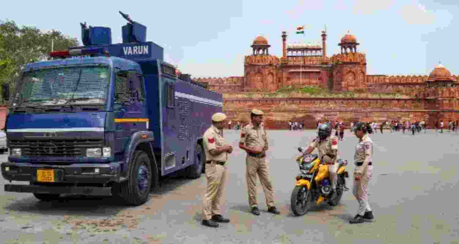 Five illegal immigrants arrested while trying to enter Red Fort