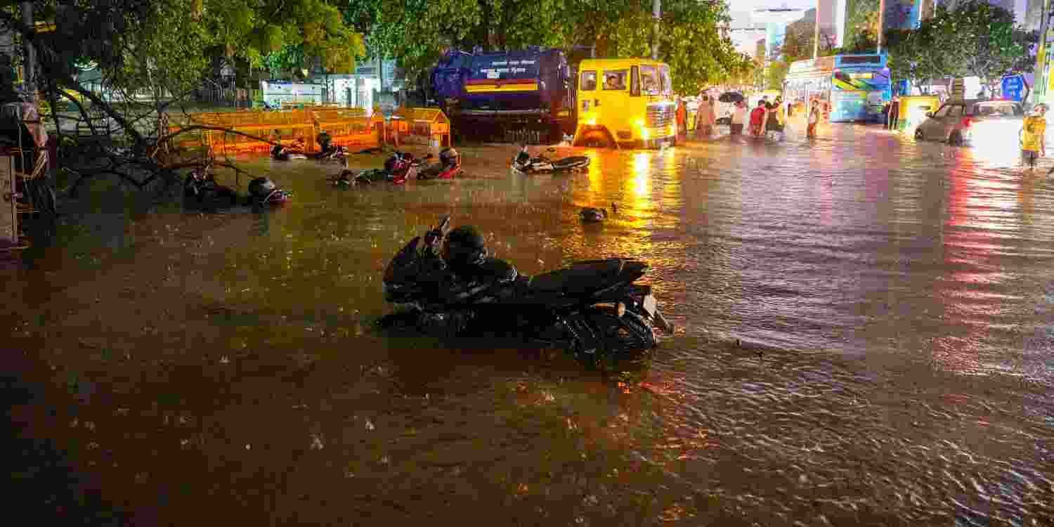 Heavy rain brings Delhi to its knees, 2 drown in Ghazipur