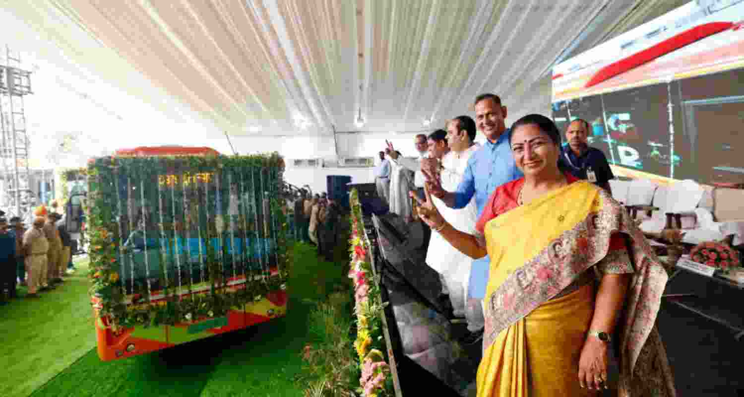 Delhi Chief Minister Rekha Gupta flagged off 100 electric buses in New Delhi on Friday. Delhi Chief Minister Rekha Gupta flagged off 100 electric buses in New Delhi on Friday.