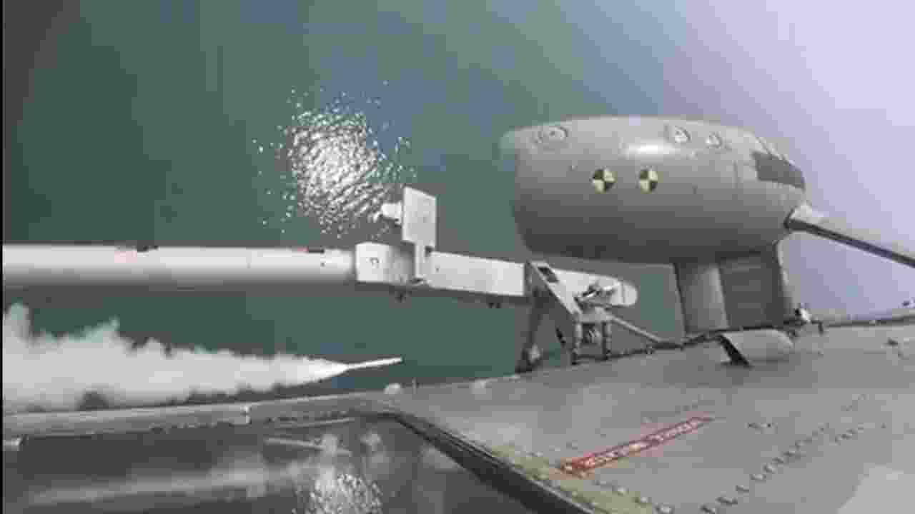 Via DRDO_India on X: DRDO and Indian Navy successfully flight tested Naval Anti Ship Missile Short Range (NASM-SR) on 25 Feb 2025 from ITR, Chandipur. The trials have proven the missile’s Man-in-Loop feature and scored a direct hit on a small Ship target in sea-skimming mode at its maximum range