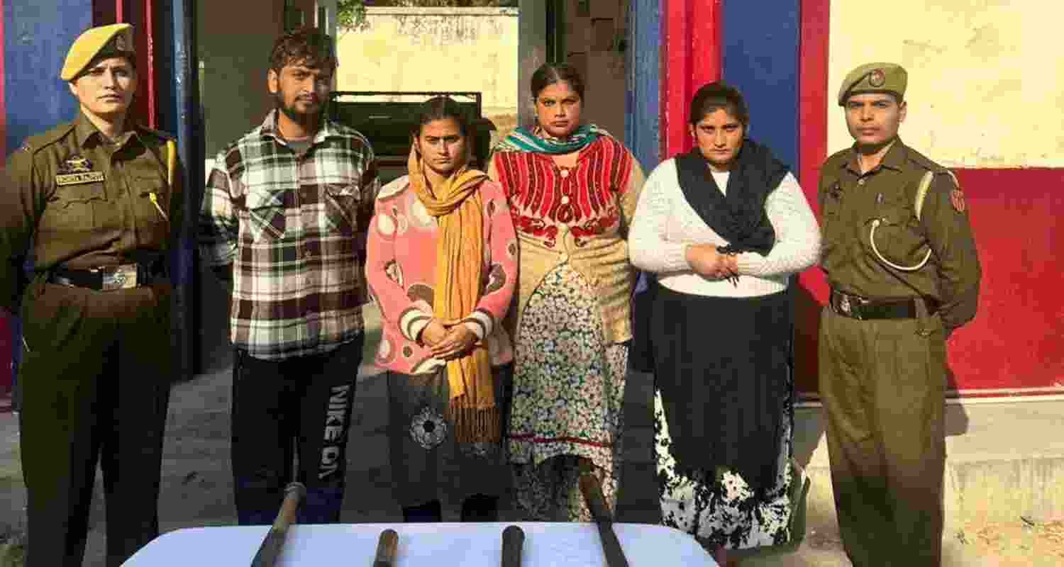 Four alleged drug peddlers, including three women, arrested in Bishnah. 