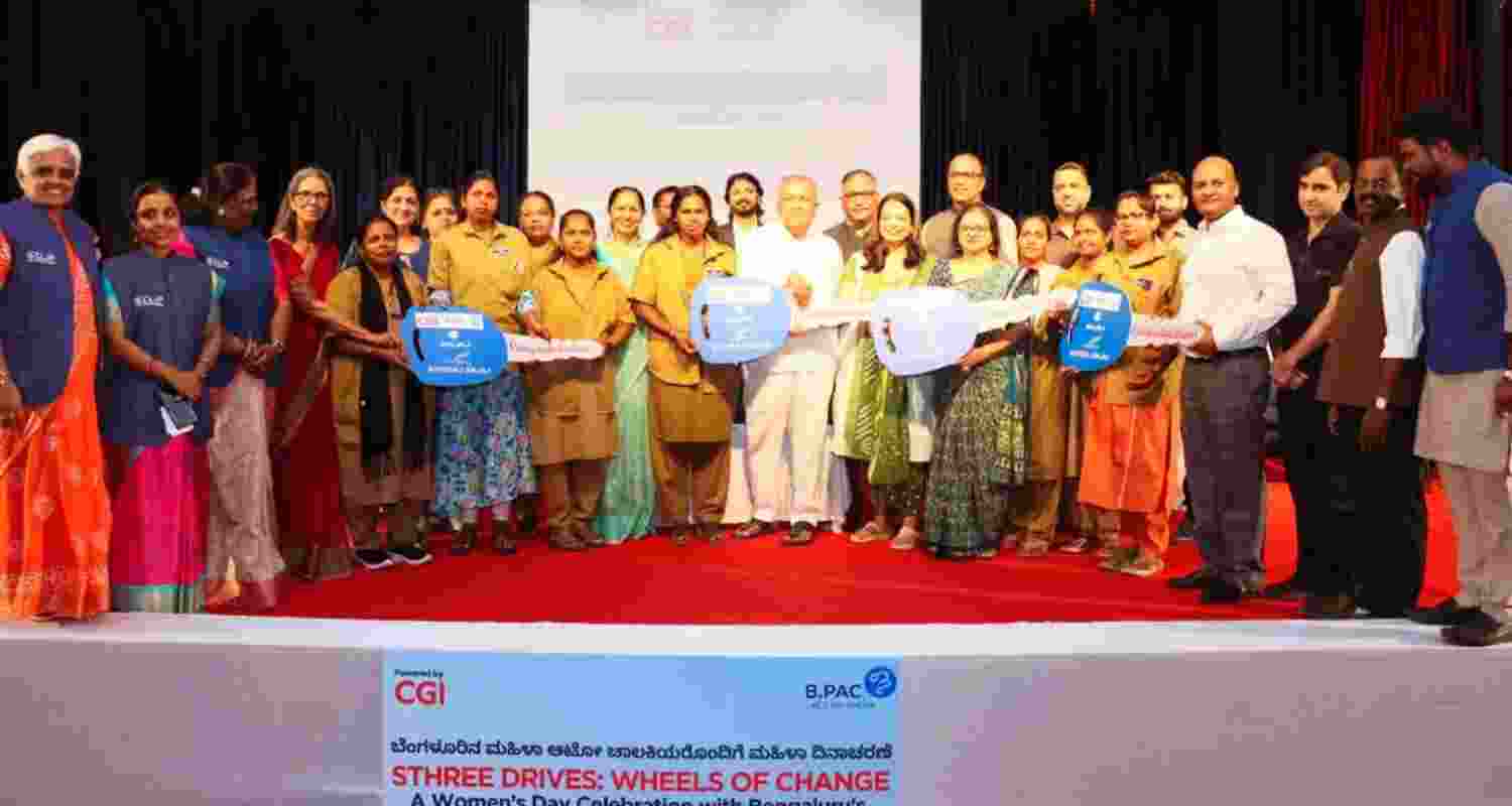 Free e-autos given to women, transgender drivers