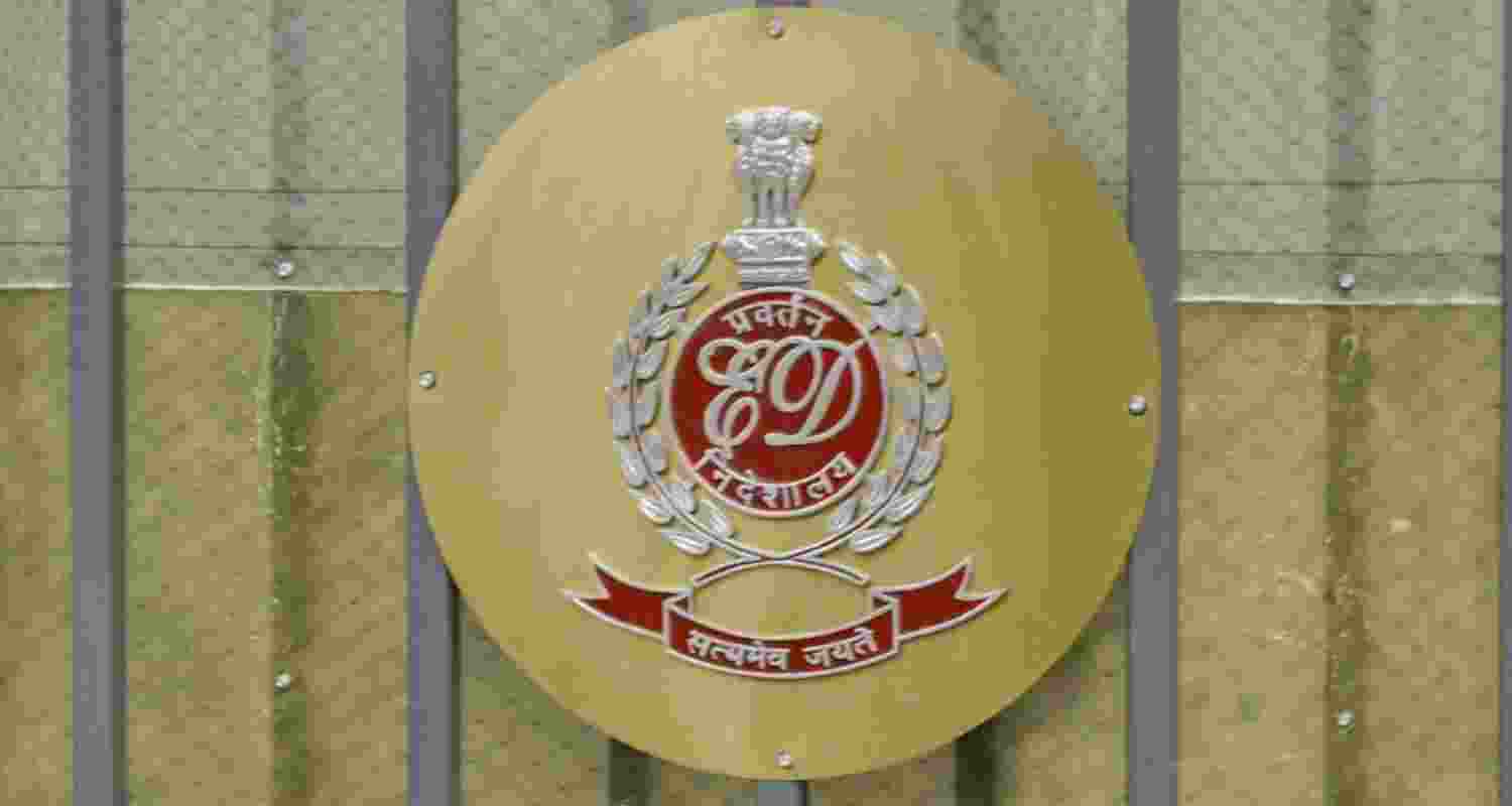 ED raids 12 locations in Bengal ration scam ahead of polls, targets Kolkata and districts as probe intensifies into alleged smuggling network.