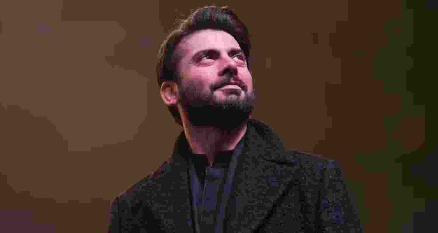 Fawad Khan returns to bollywood with 'Abir Gulaal'