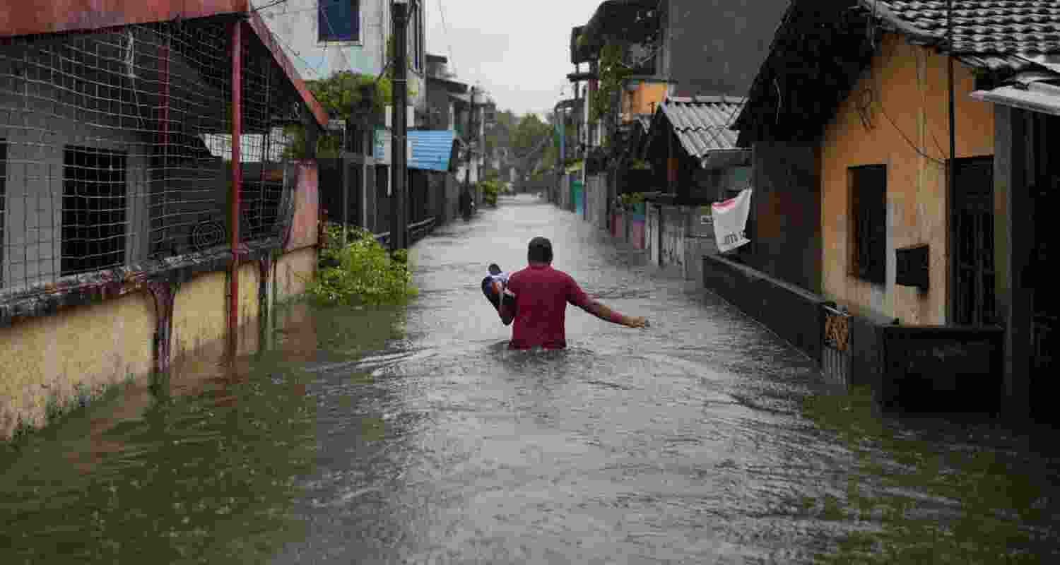 Heavy rain has flooded the district of Wellampitiya on the outskirts of Sri Lanka’s capital Colombo.