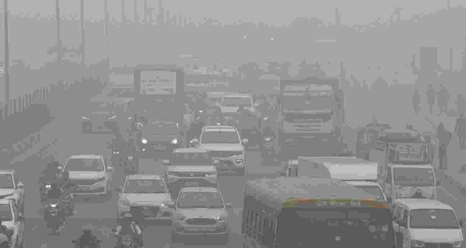 Vehicles ply on a road amid smog as air quality remains in 'severe' category, in New Delhi, Monday.