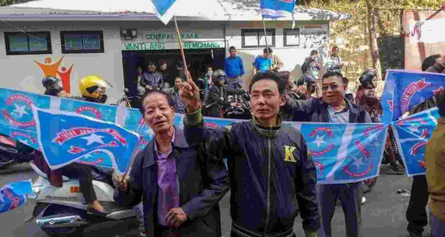 In Punjab’s Tarn Taran district, the tables turned after AAP candidate, Harmeet Singh Sandhu, started leading against his nearest rival and Shiromani Akali Dal (SAD) nominee, Sukhwinder Kaur Randhawa, with a margin of 10,236 votes