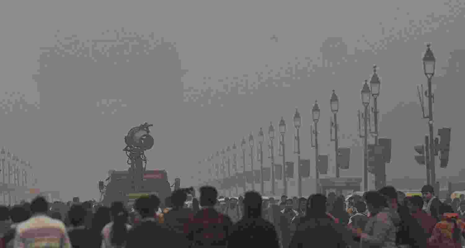 Meanwhile, the air quality remained in the ‘very poor, category, with the city’s overall AQI at 371 at 10 am, the Central Pollution Control Board (CPCB) data showed