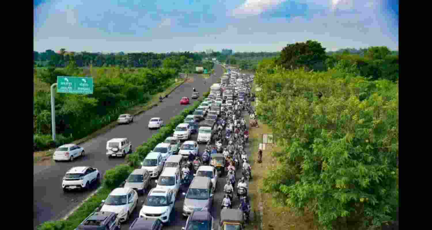 According to the expressway control room, the tanker was carrying propylene gas, which is highly flammable