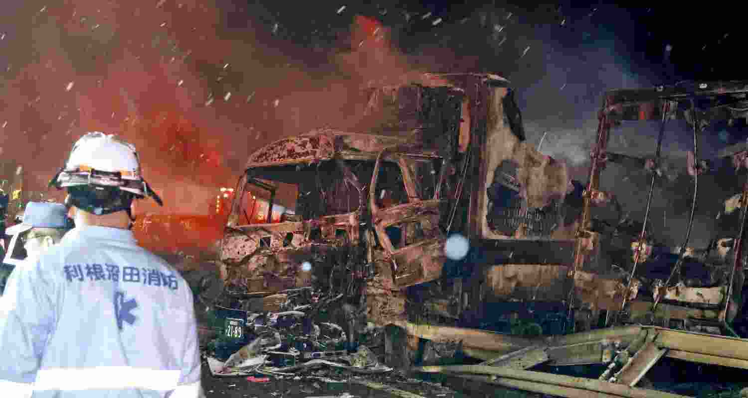 Crisis escalated when a fire erupted at the far end of the pile-up, spreading to more than a dozen vehicles, some of which were completely burned. 