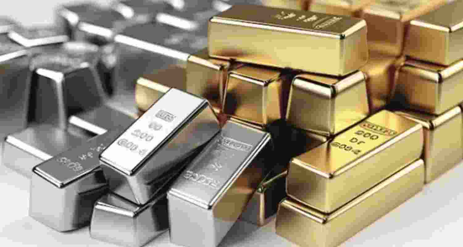 Commodities market experts attributed the decline to profit-taking and Powell's warning that there was no "risk-free path" for monetary policy