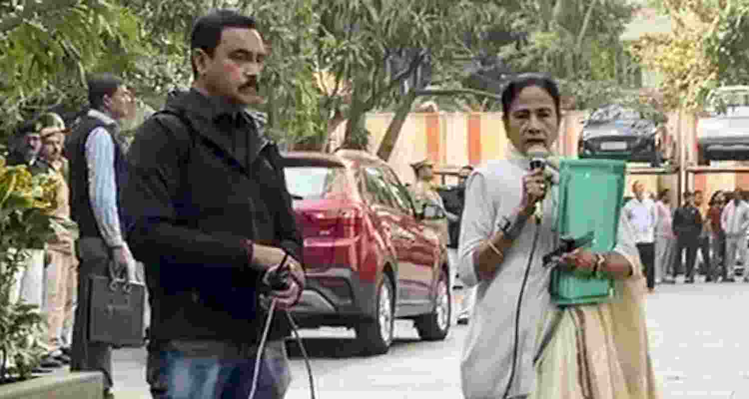 Earlier in the day, the ED carried out simultaneous searches at the I-PAC office in Salt Lake and Pratik Jain’s residence on Loudon Street