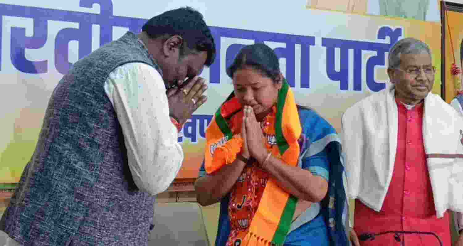Former BJP minister Amar Kumar Bauri (left) welcome Geeta Koda state in the presence of BJP President Babu Lal Marandi (right).