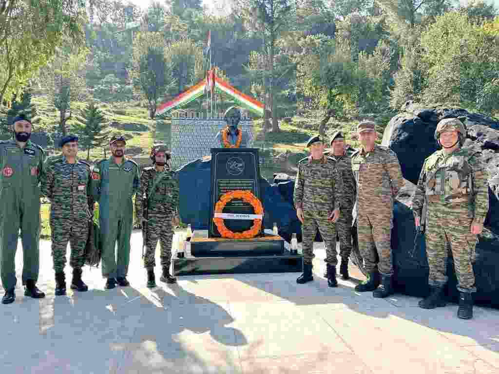 The General Officer Commanding, White Knight Corps, Lt Gen Naveen Sachdeva, on Friday reviewed the security situation during his visit to the Rajouri sector of Jammu and Kashmir.