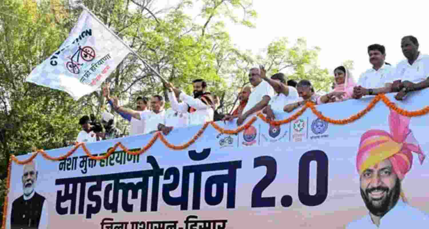Haryana CM flags off Cyclothon to fight drug abuse