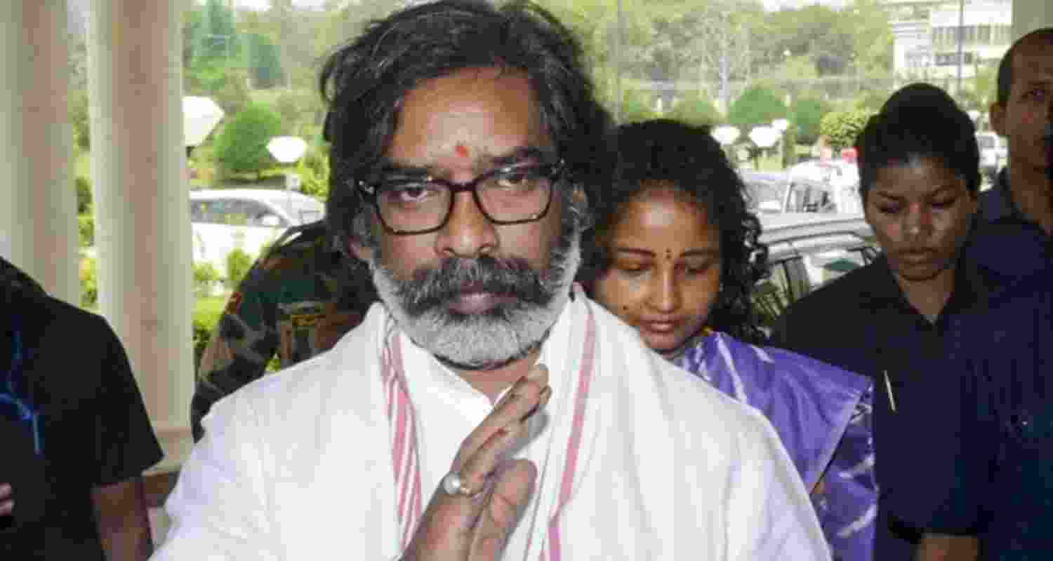 Supreme Court stays ED’s criminal proceedings against Jharkhand CM Hemant Soren over alleged non-compliance with PMLA summons in land scam case.