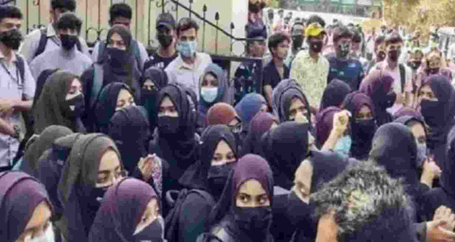 K'taka lawyers urge Bar Council to allow Hijab during enrolment