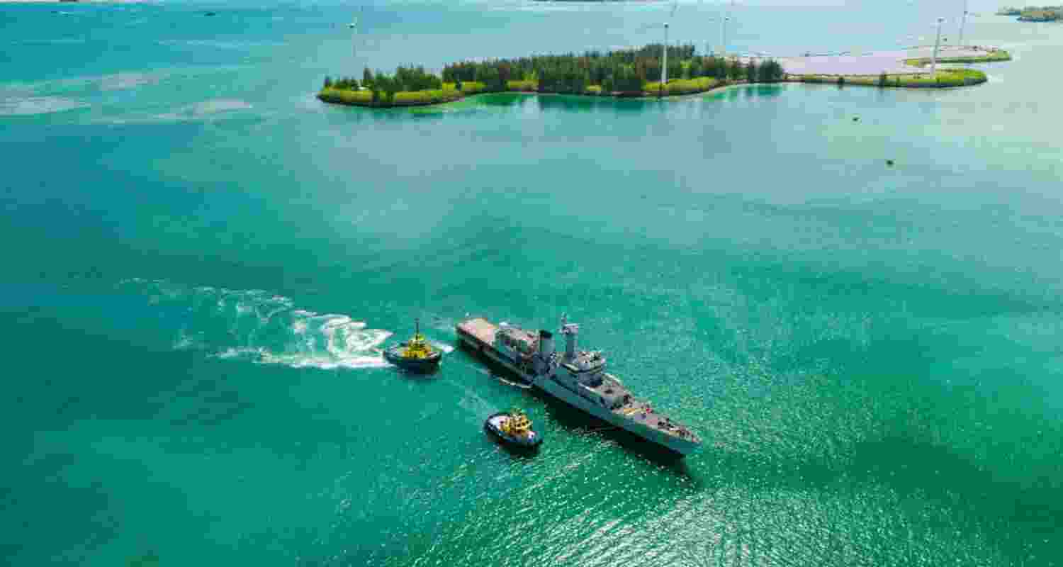 INS Savitri made port call in Seychelles. 