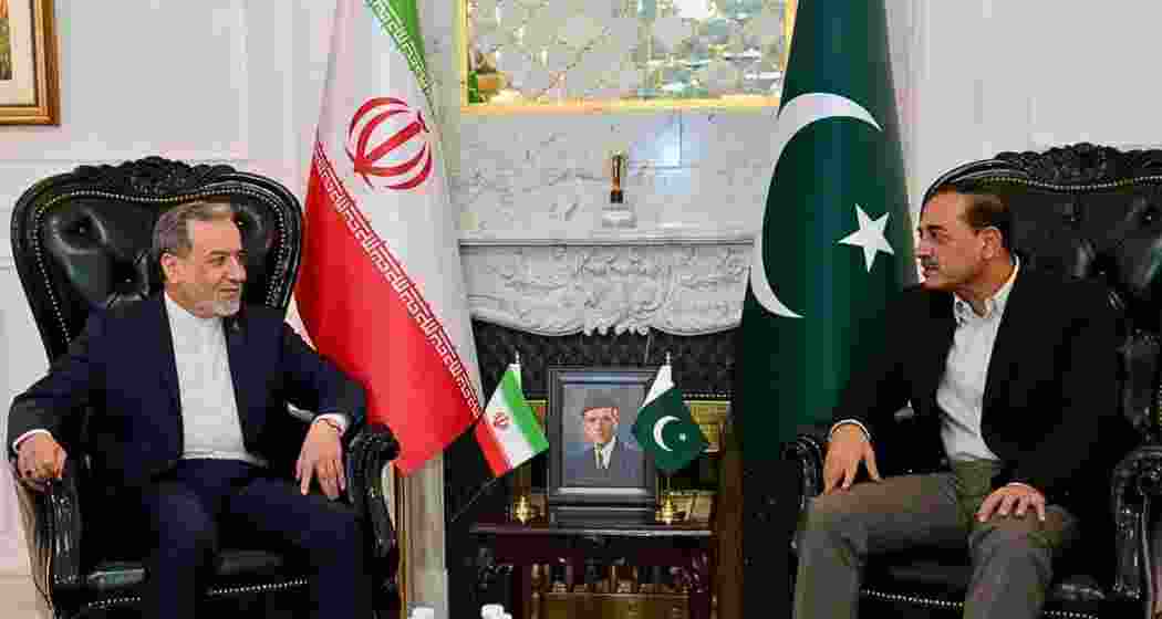 Iranian Foreign Minister Abbas Araghchi (left) meets with Pakistan's Army Chief Field Marshal Asim Munir (right) in Islamabad, Pakistan, on Saturday. Photo: Iranian Foreign Ministry via AP. 