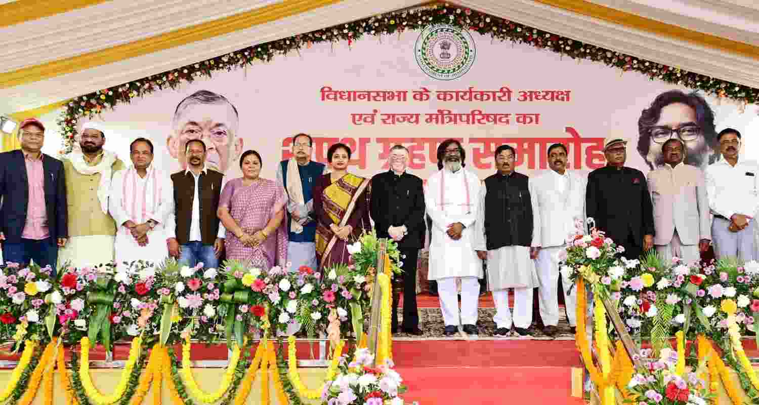 Jharkhand Governor Santosh Gangwar and CM Hemant Soren with JMM leader Kalpana Soren and newly sworn in state cabinet ministers pose for a group photograph during a ceremony at Raj Bhavan, in Ranchi, Thursday. Jharkhand Governor Santosh Gangwar and CM Hemant Soren with JMM leader Kalpana Soren and newly sworn in state cabinet ministers pose for a group photograph during a ceremony at Raj Bhavan, in Ranchi, Thursday.