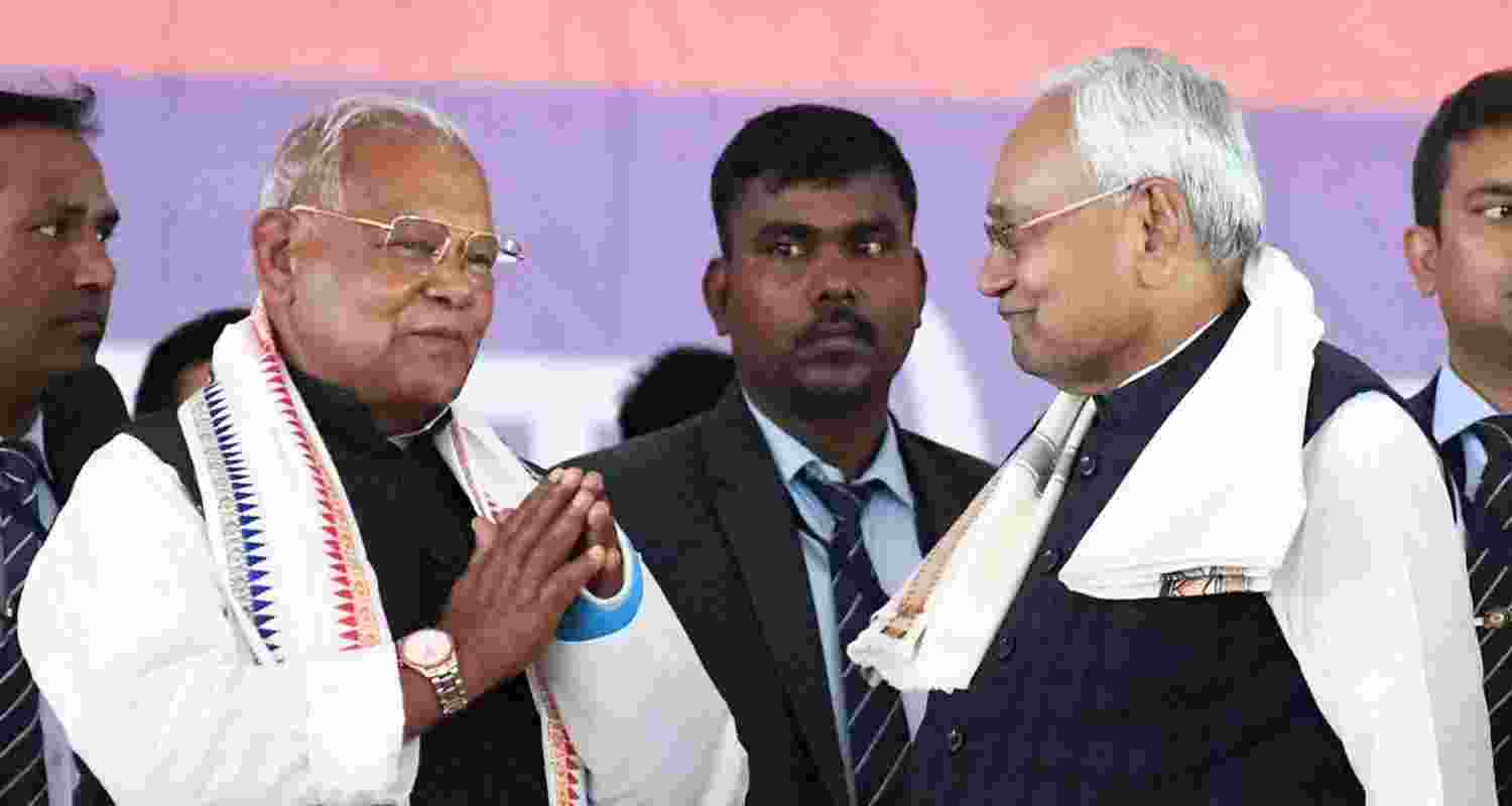 Manjhi defends Bihar CM Nitish Kumar in national anthem row