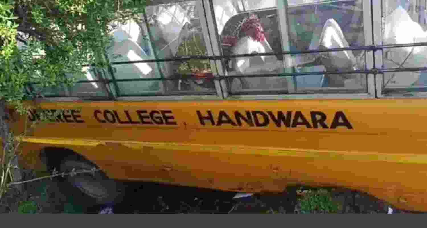 A college bus accident in J&K's Kupwara left one student dead and 17 injured. 