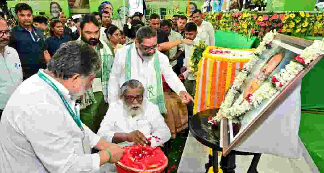 JMM rejects Waqf Act, backs nationwide caste census