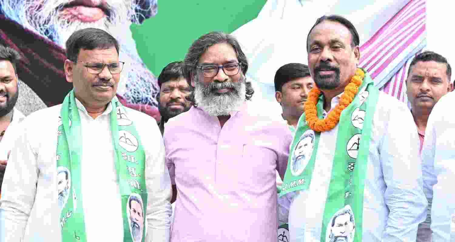 Jharkhand CM Hemant Soren with the two new joinees in Ranchi.