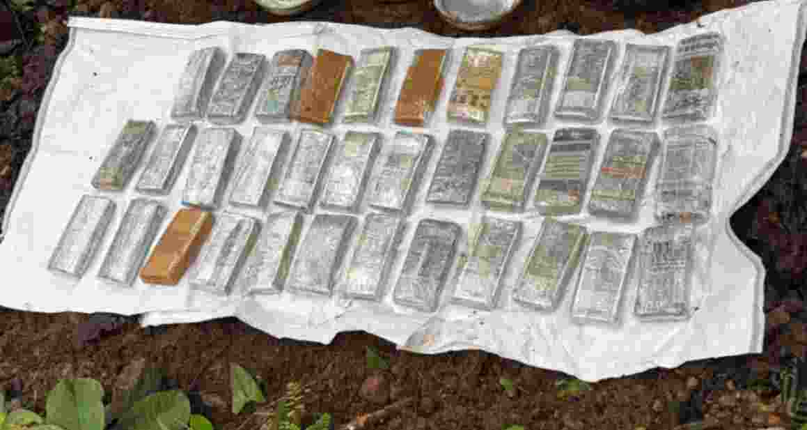 Forces recover ₹35 lakh cash hidden by Maoists in Jharkhand