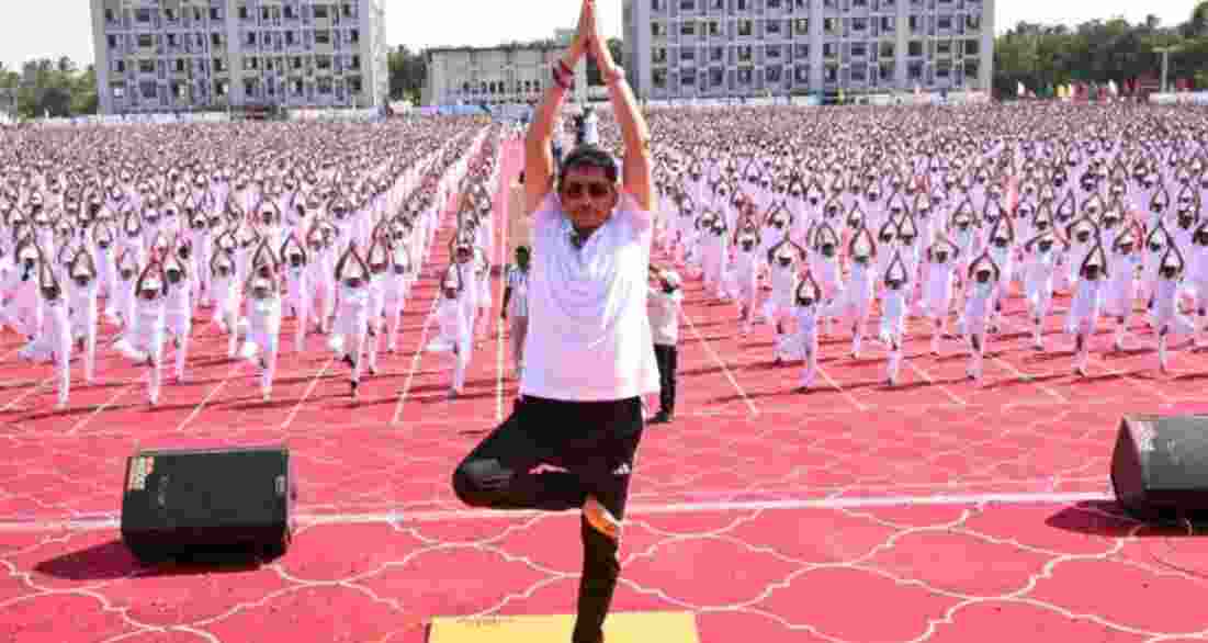 TN Governor stuns with 51 push-ups on Yoga Day