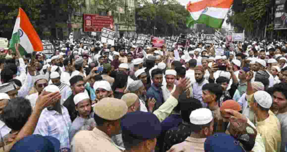 WB: Police restore order in protest-hit Murshidabad WB: Police restore order in protest-hit Murshidabad