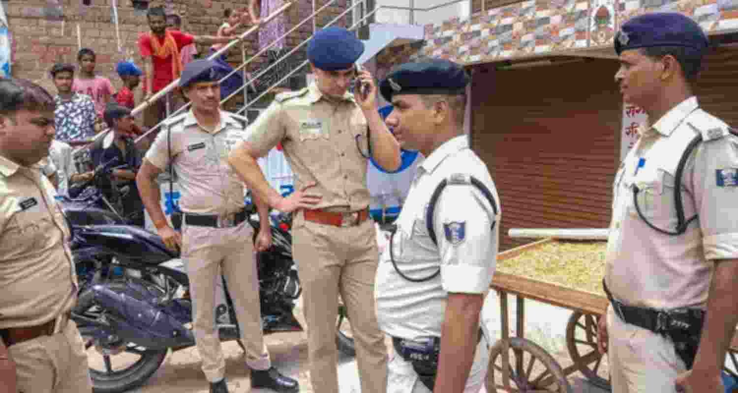 Cops got a call in the police control room about the row at the Kalkaji temple at around 9.30 pm on Friday.