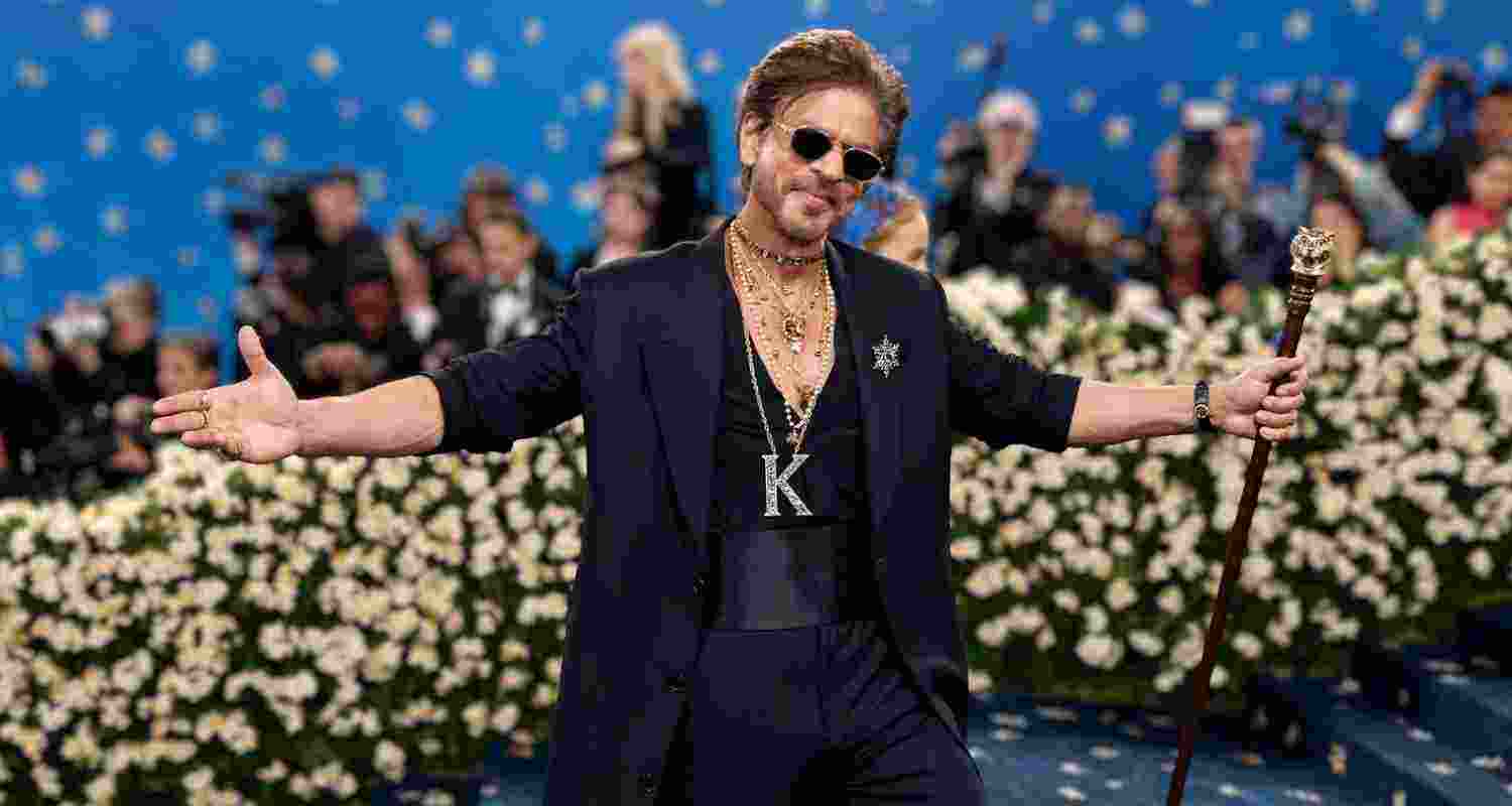 King Khan is back as Filmfare host after 17 years