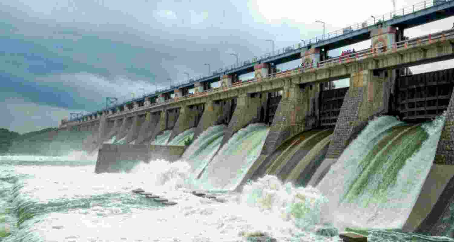 The Krishna River and Godavari River are in the states of Andhra Pradesh and Telangana 